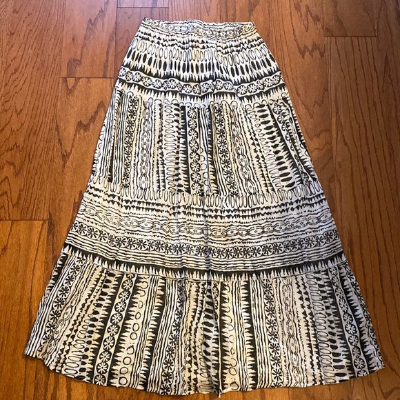 Mystique Aura daisy style pattern full skirt. size small - Picture 5 of 12